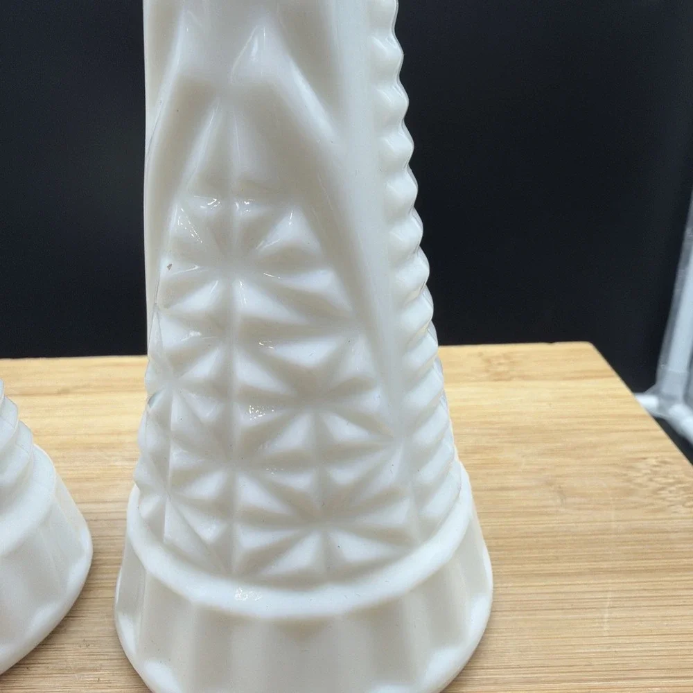 VTG Set Of 2 Anchor Hocking Milk Glass Bud Vase Stars and Bars 9